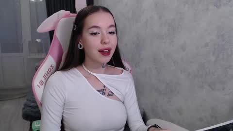 Snapshot of naughtydakota chatting on October 19, 1:49 pm Dakota online show from October 19, 1:49 pm