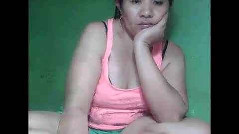 naughtymom26 online show from April 9, 6:19 am