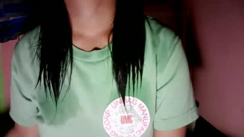 Snapshot of naughtymom_33 chatting on October 9, 4:07 am naughtymom_33 online show from October 9, 4:07 am