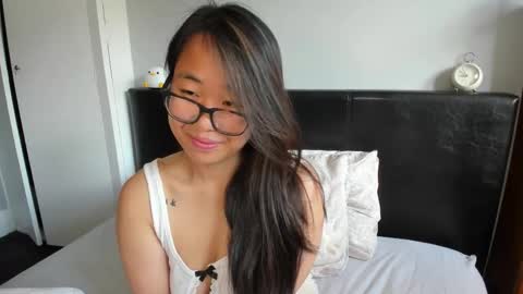 Snapshot of naughtynerdygirl chatting on September 30, 7:52 am Gigi Chu online show from September 30, 7:52 am