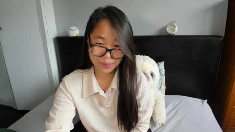 Snapshot of naughtynerdygirl chatting on October 8, 2:23 pm Gigi Chu online show from October 8, 2:23 pm