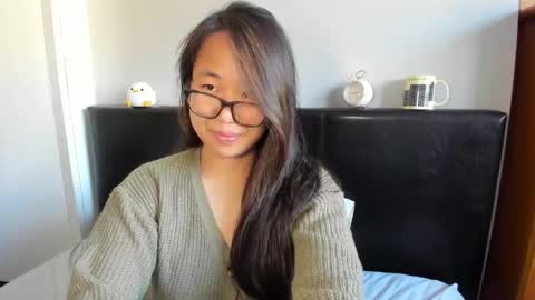 Snapshot of naughtynerdygirl chatting on October 12, 1:59 pm Gigi Chu online show from October 12, 1:59 pm