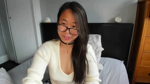 Snapshot of naughtynerdygirl chatting on October 1, 1:10 pm Gigi Chu online show from October 1, 1:10 pm