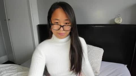 Snapshot of naughtynerdygirl chatting on October 18, 12:09 pm Gigi Chu online show from October 18, 12:09 pm