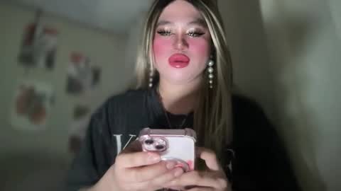 Rose Wilson online show from March 9, 2:54 pm