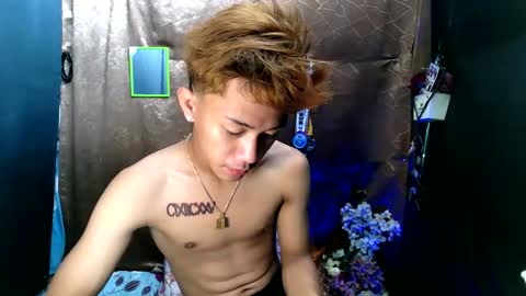 Snapshot of naugthyboyloy chatting on September 23, 4:06 am Loy online show from September 23, 4:06 am