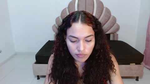 naya_fox1 online show from December 21, 1:34 am