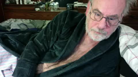 Snapshot of nedddludd chatting on December 8, 12:24 am nedddludd online show from December 8, 12:24 am