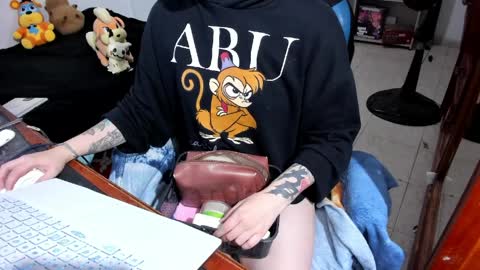 Geek Nicole    im Neeko UwU online show from April 4, 8:27 pm