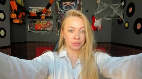 Snapshot of neighbourmistress chatting on October 27, 5:18 am Melissa online show from October 27, 5:18 am
