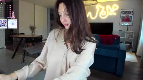 Snapshot of nerenuu_ chatting on October 20, 12:43 pm Nessa online show from October 20, 12:43 pm