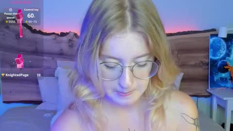 Snapshot of nerissa_xo chatting on September 17, 8:01 pm Nerissa online show from September 17, 8:01 pm