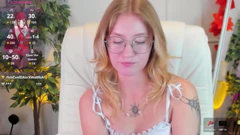Snapshot of nerissa_xo chatting on September 25, 9:22 pm Nerissa online show from September 25, 9:22 pm