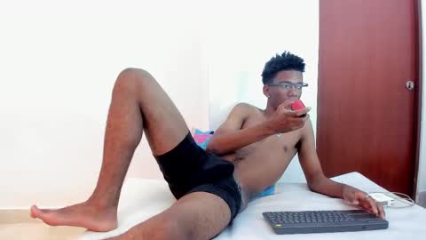 Snapshot of nero_reyd chatting on October 6, 10:05 pm Nero online show from October 6, 10:05 pm