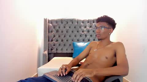 Snapshot of nero_reyd chatting on September 27, 8:39 pm Nero online show from September 27, 8:39 pm