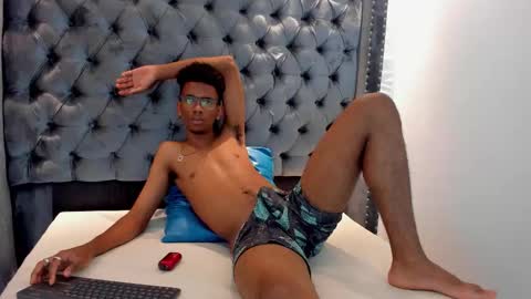 Snapshot of nero_reyd chatting on September 25, 8:27 pm Nero online show from September 25, 8:27 pm