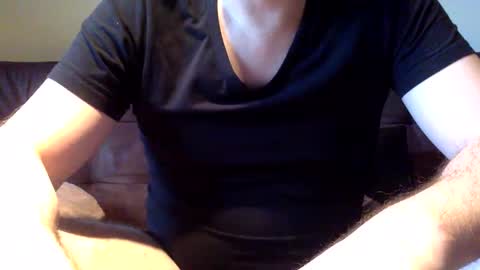 Snapshot of neu242gierig chatting on December 3, 11:18 am Neu242Gierig online show from December 3, 11:18 am