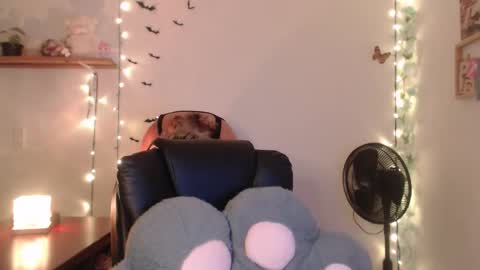 Snapshot of neurotic_witch chatting on September 26, 7:49 am Mar online show from September 26, 7:49 am