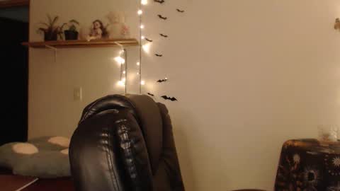 Snapshot of neurotic_witch chatting on September 25, 6:31 am Mar online show from September 25, 6:31 am