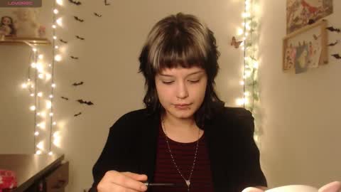 Snapshot of neurotic_witch chatting on October 16, 7:52 am Mar online show from October 16, 7:52 am