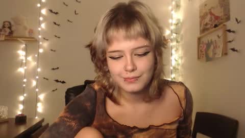 Snapshot of neurotic_witch chatting on September 30, 6:46 am Mar online show from September 30, 6:46 am