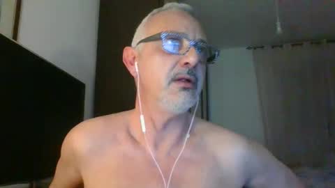 Snapshot of nevenerabis chatting on January 18, 3:42 am nevenerabis online show from January 18, 3:42 am