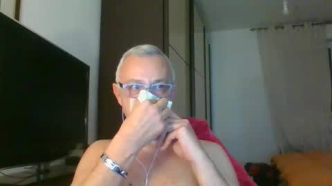 Snapshot of nevenerabis chatting on February 5, 1:15 am nevenerabis online show from February 5, 1:15 am