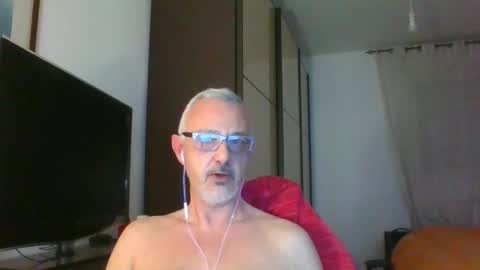 Snapshot of nevenerabis chatting on March 5, 4:56 am nevenerabis online show from March 5, 4:56 am