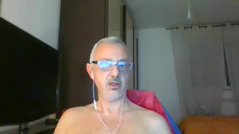 Snapshot of nevenerabis chatting on December 8, 10:47 pm nevenerabis online show from December 8, 10:47 pm