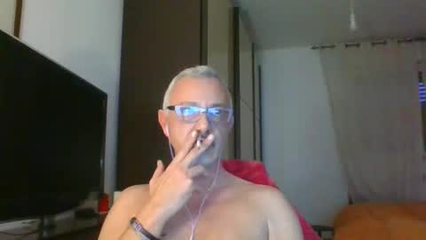 Snapshot of nevenerabis chatting on February 10, 4:25 pm nevenerabis online show from February 10, 4:25 pm