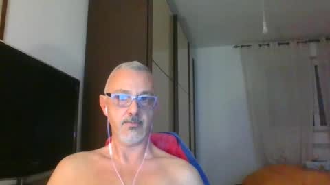 Snapshot of nevenerabis chatting on December 23, 3:40 am nevenerabis online show from December 23, 3:40 am