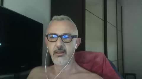 Snapshot of nevenerabis chatting on October 19, 1:38 pm nevenerabis online show from October 19, 1:38 pm