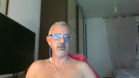 Snapshot of nevenerabis chatting on January 8, 7:24 am nevenerabis online show from January 8, 7:24 am
