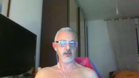 Snapshot of nevenerabis chatting on March 7, 1:53 am nevenerabis online show from March 7, 1:53 am