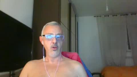 Snapshot of nevenerabis chatting on December 9, 1:51 am nevenerabis online show from December 9, 1:51 am