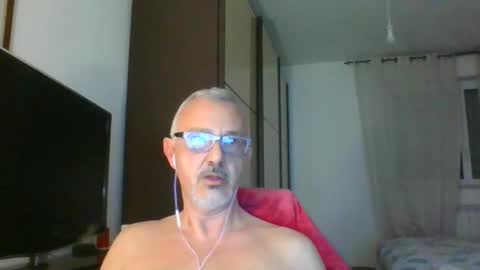 Snapshot of nevenerabis chatting on January 8, 4:23 am nevenerabis online show from January 8, 4:23 am