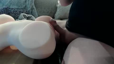 Snapshot of newaroundhere26 chatting on February 14, 12:30 am Newaroundhere26 online show from February 14, 12:30 am