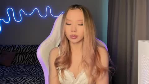 Mina online show from March 5, 1:06 pm