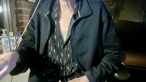 Snapshot of nfgwholoves2cum chatting on October 21, 3:11 am NFG  Nice Friendly Guy  Dick online show from October 21, 3:11 am