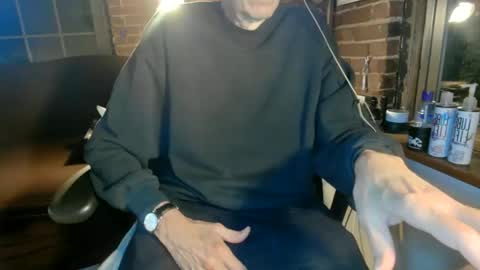 Snapshot of nfgwholoves2cum chatting on October 27, 12:54 am NFG  Nice Friendly Guy  Dick online show from October 27, 12:54 am