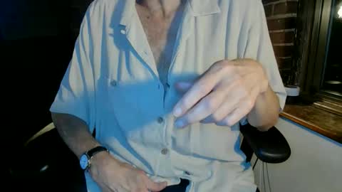 Snapshot of nfgwholoves2cum chatting on October 18, 2:05 am NFG  Nice Friendly Guy  Dick online show from October 18, 2:05 am