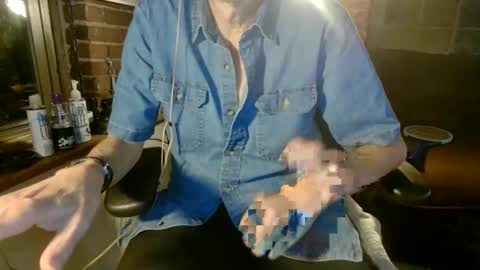 Snapshot of nfgwholoves2cum chatting on October 24, 11:16 pm NFG  Nice Friendly Guy  Dick online show from October 24, 11:16 pm