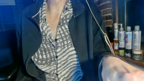 Snapshot of nfgwholoves2cum chatting on March 10, 1:12 am NFG  Nice Friendly Guy  Dick online show from March 10, 1:12 am