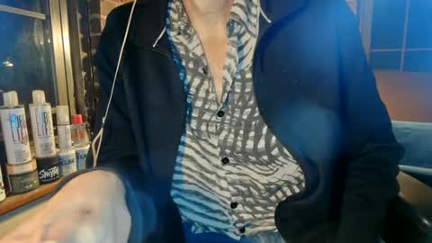 Snapshot of nfgwholoves2cum chatting on March 8, 12:00 am NFG  Nice Friendly Guy  Dick online show from March 8, 12:00 am