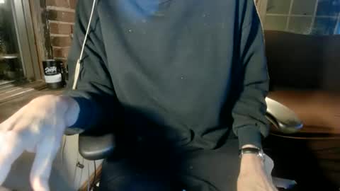 Snapshot of nfgwholoves2cum chatting on October 28, 1:39 am NFG  Nice Friendly Guy  Dick online show from October 28, 1:39 am