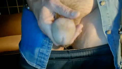 Snapshot of nfgwholoves2cum chatting on September 27, 3:15 am NFG  Nice Friendly Guy  Dick online show from September 27, 3:15 am