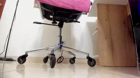 laura  online show from November 9, 1:31 am