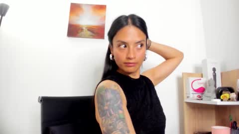 laura  online show from February 25, 11:52 pm