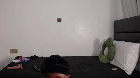 kikiNiaAria online show from April 24, 9:55 am