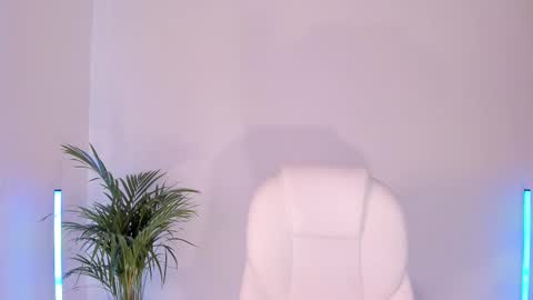 Nia online show from March 8, 5:43 pm